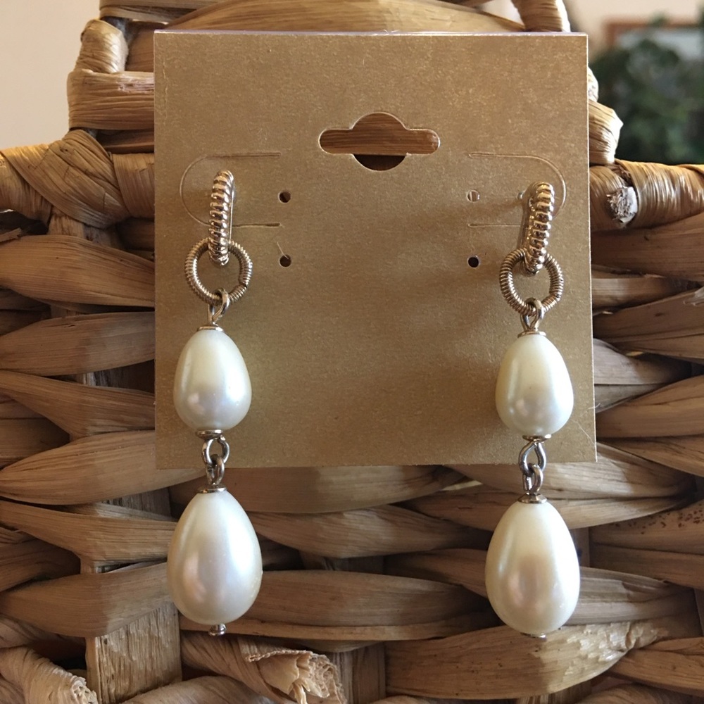 Vintage tear drop glass pearl dangle earrings
